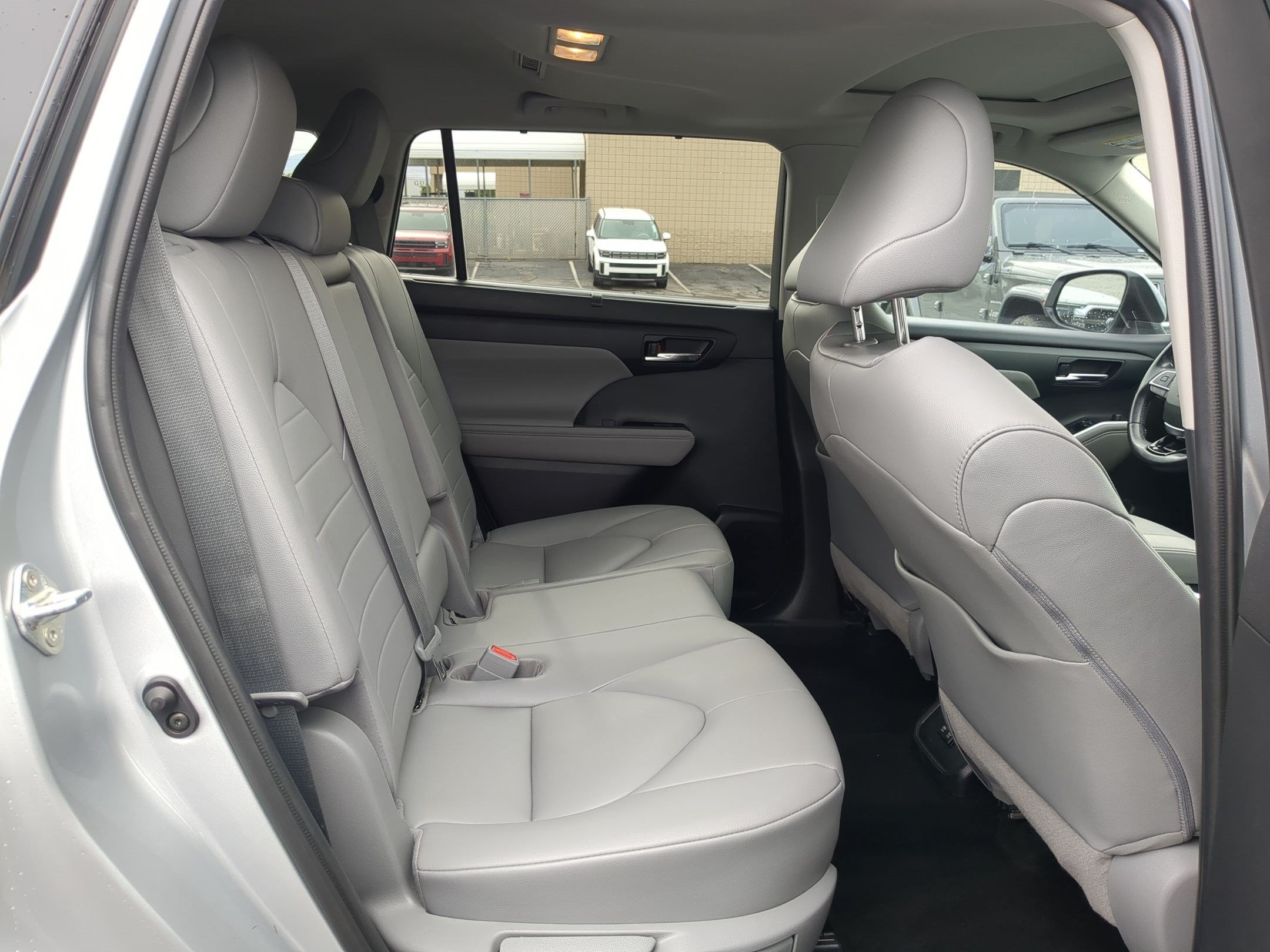 Used 2020 Celestial Silver Metallic Toyota Hybrid XLE image 31