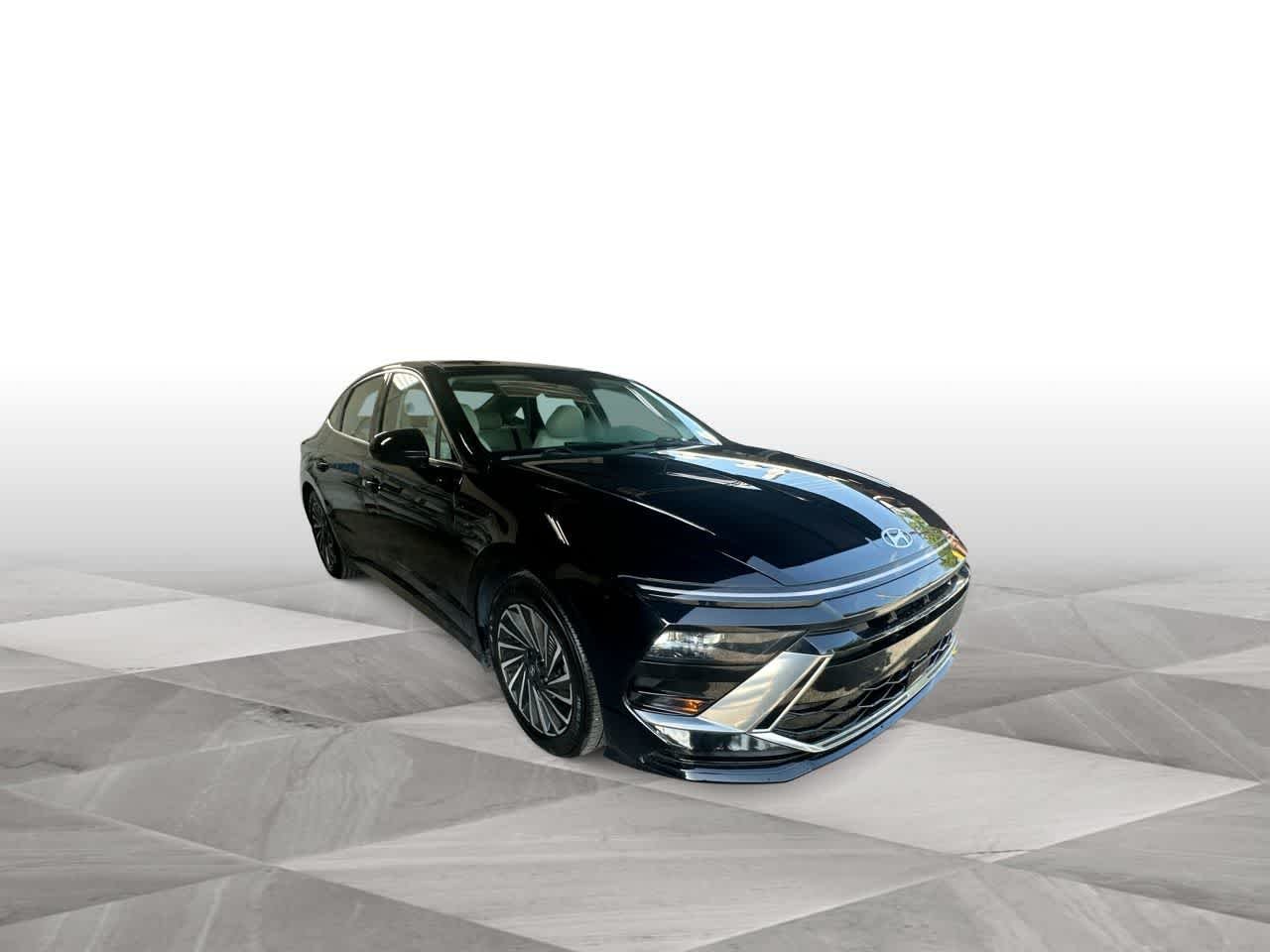 Certified Used 2025 Abyss Black Hyundai SEL image 2