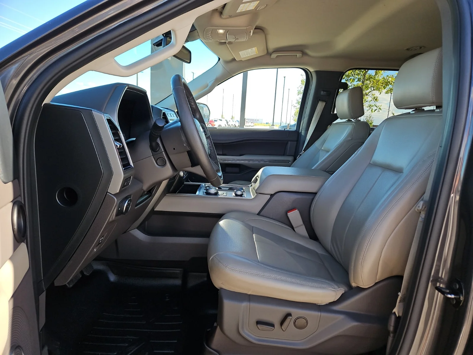 Used 2020 Magnetic Metallic - J7 Ford XLT MAX image 12