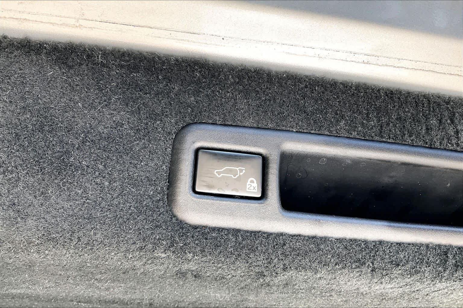 Used 2016 Silver Lining Metallic Lexus  image 33