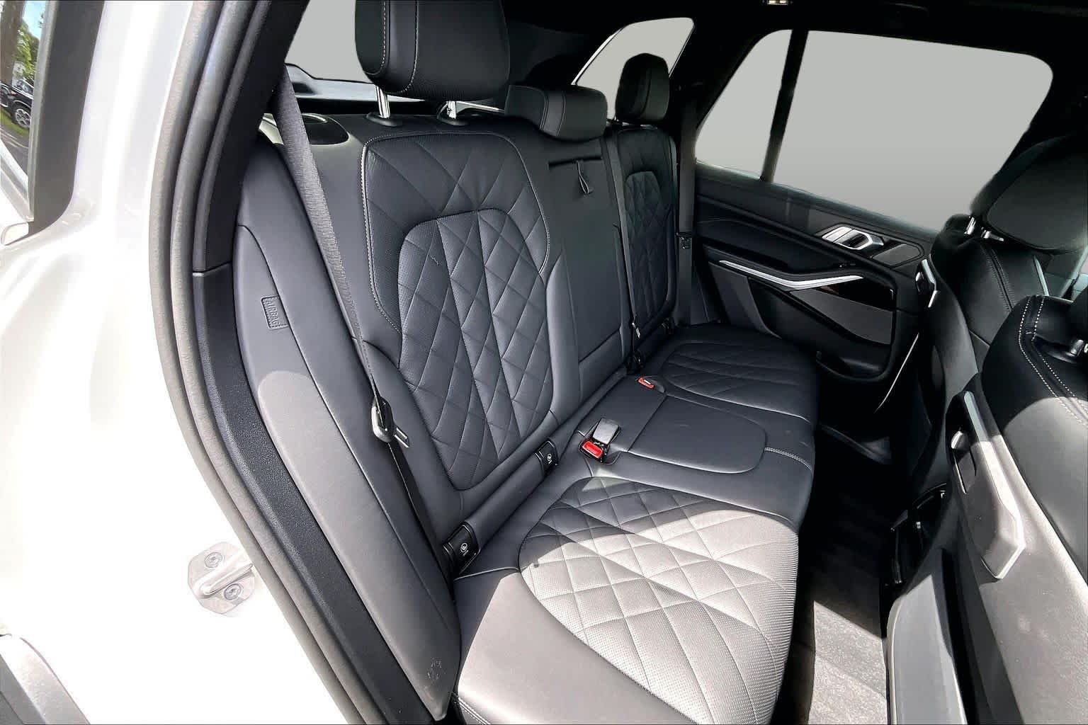 Used 2026 Alpine White BMW sDrive40i image 40