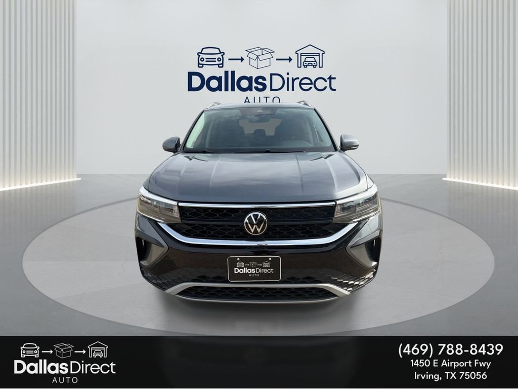 Used 2024 Blue Volkswagen SE image 3