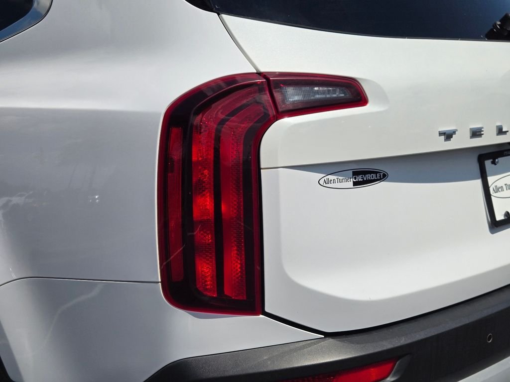 Used 2022 White Kia LX image 9