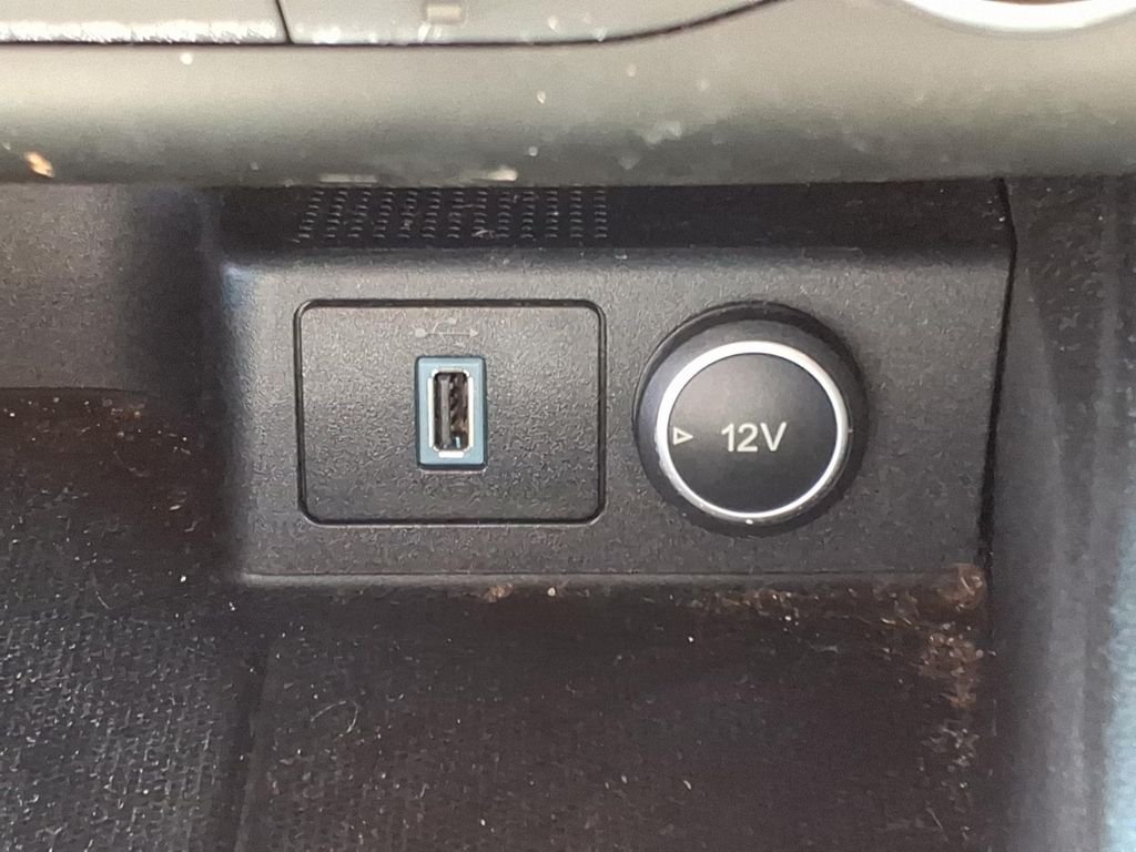 Used 2020 Black Metallic Ford SE image 10