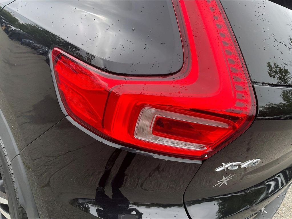 Used 2021 Black Volvo R-Design image 33