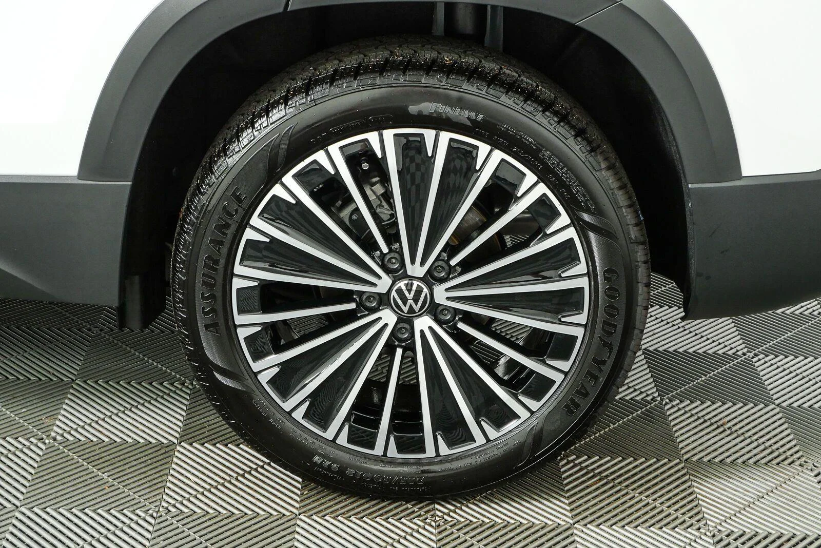 New 2026 Pure White Volkswagen SE image 37