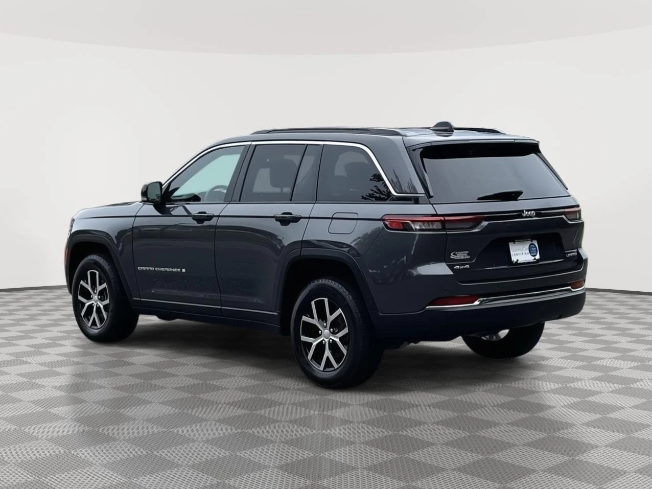 Used 2025 Baltic Gray Metallic Clearcoat Jeep Limited image 7