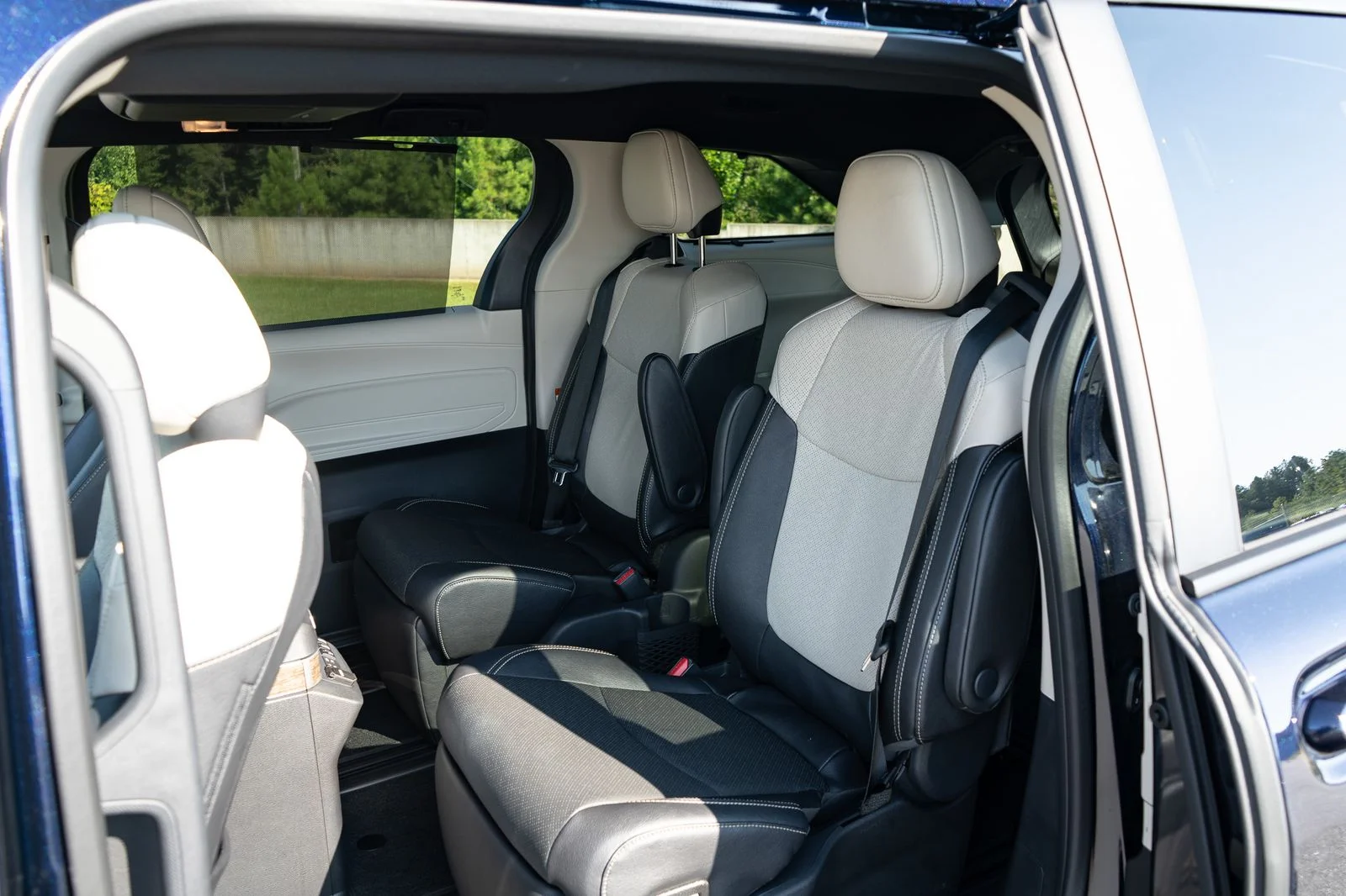 Used 2025  Toyota Platinum image 19