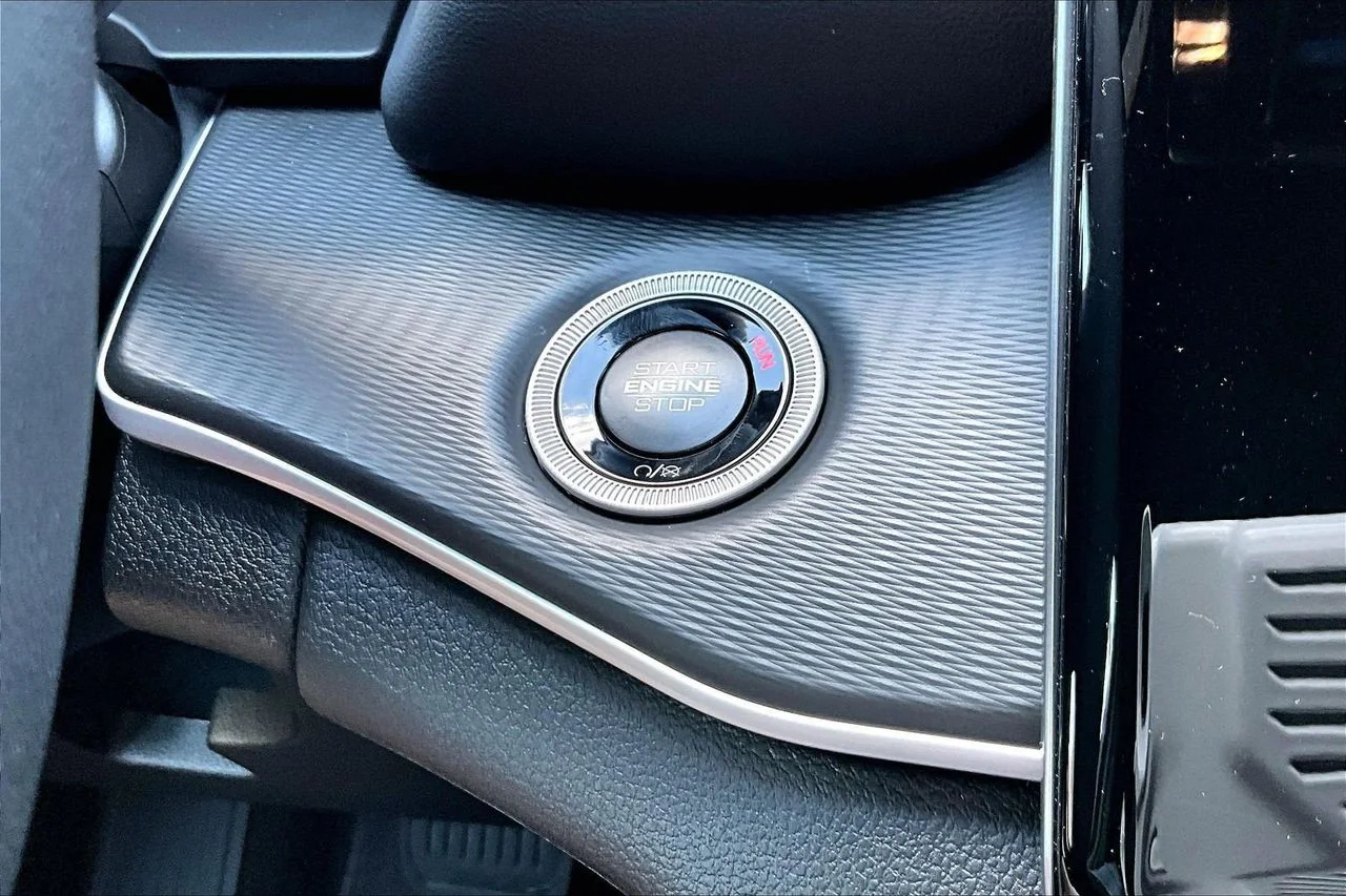 New 2026 Silver Zynith Jeep Laredo image 20