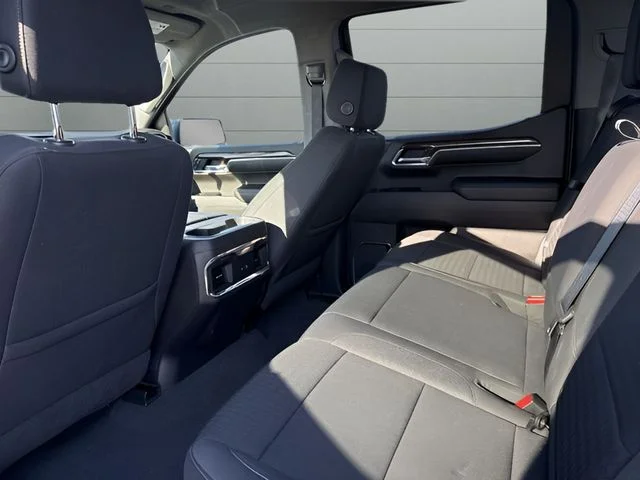 Used 2022 Silver GMC Elevation image 18