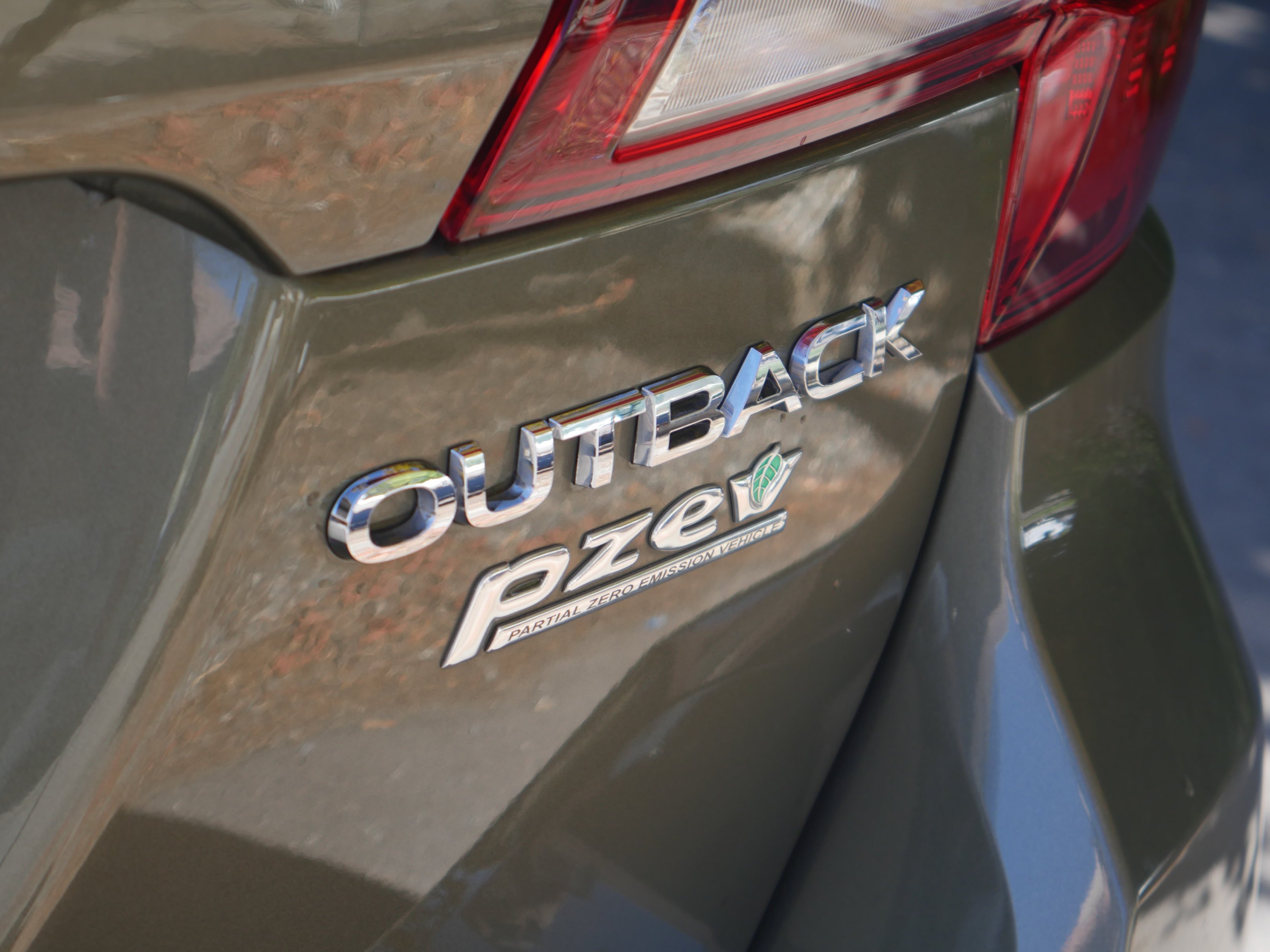 Used 2016 Wilderness Green Metallic Subaru 2.5i Premium image 9