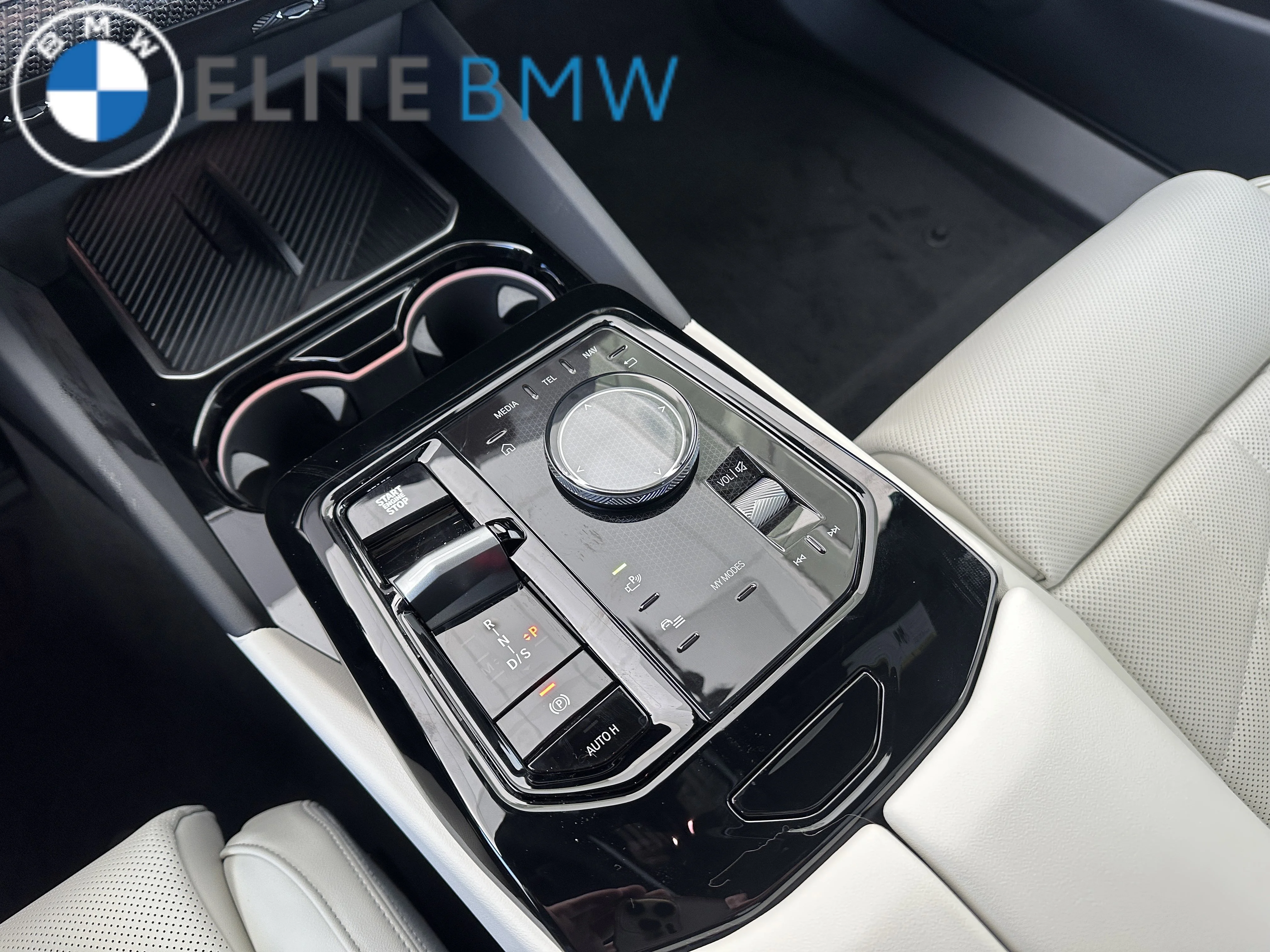 New 2026 Alpine White BMW 530i xDrive image 21