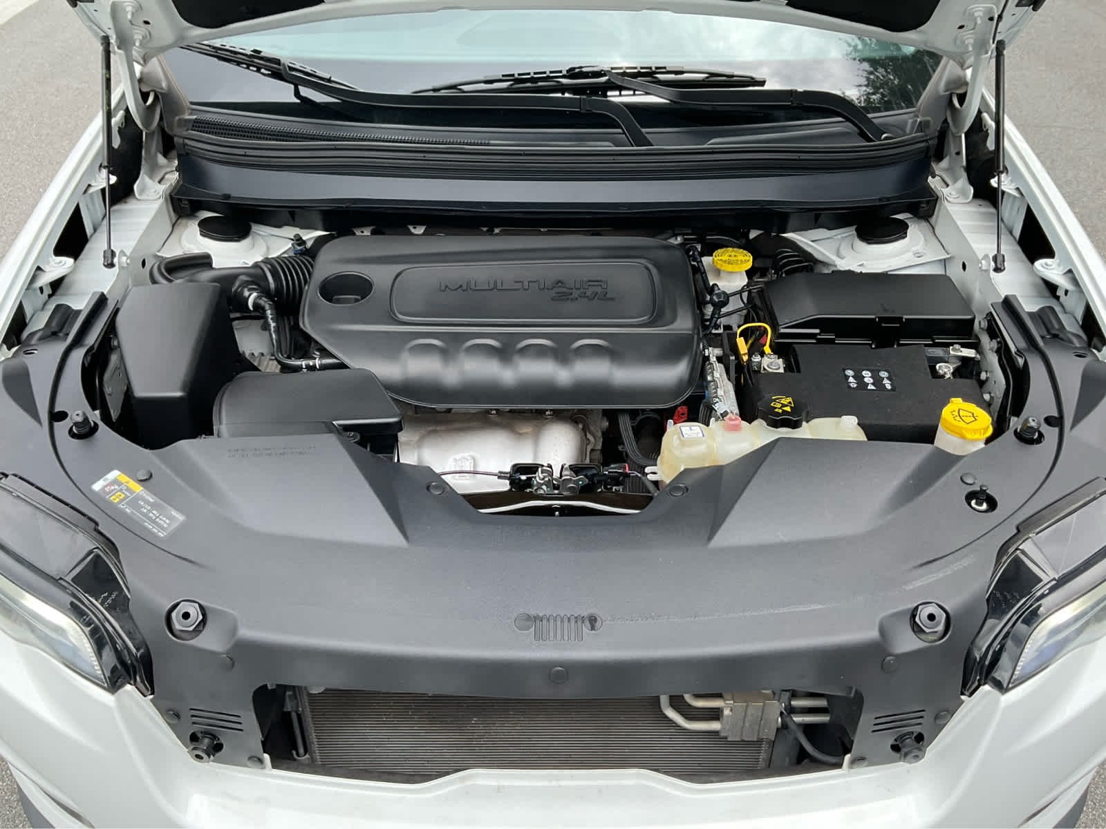 Used 2019 Bright White Clearcoat Jeep Latitude image 28