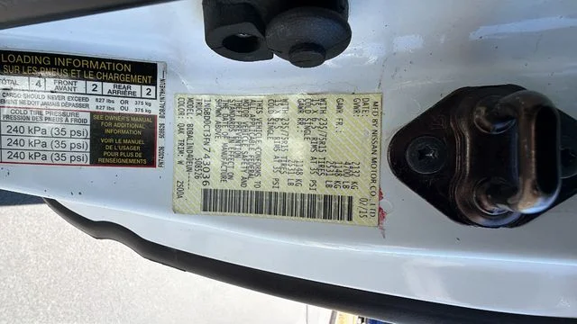 Used 2015 White Nissan S image 31