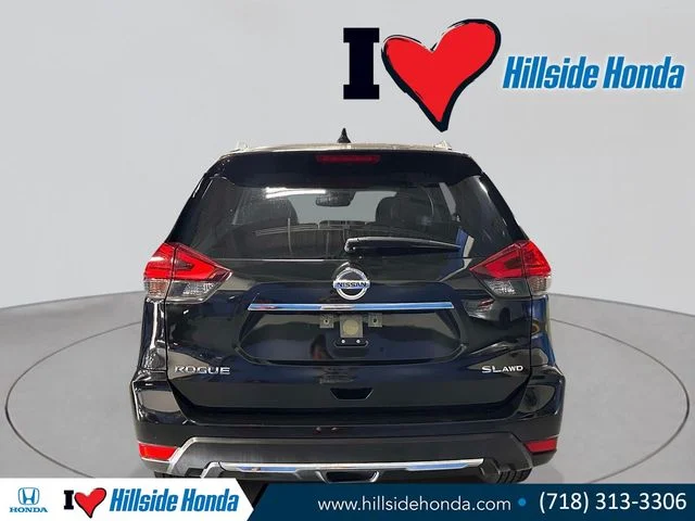 Used 2017 Magnetic Black Nissan SL image 4