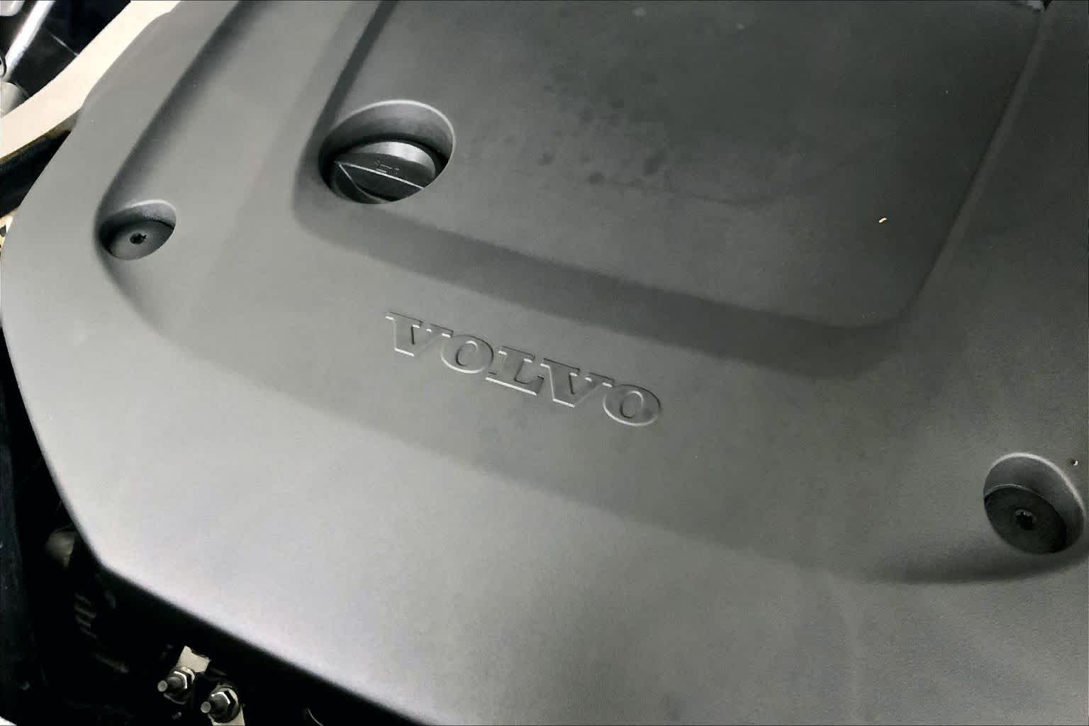 Used 2025 Onyx Black Metallic Volvo Ultra image 31