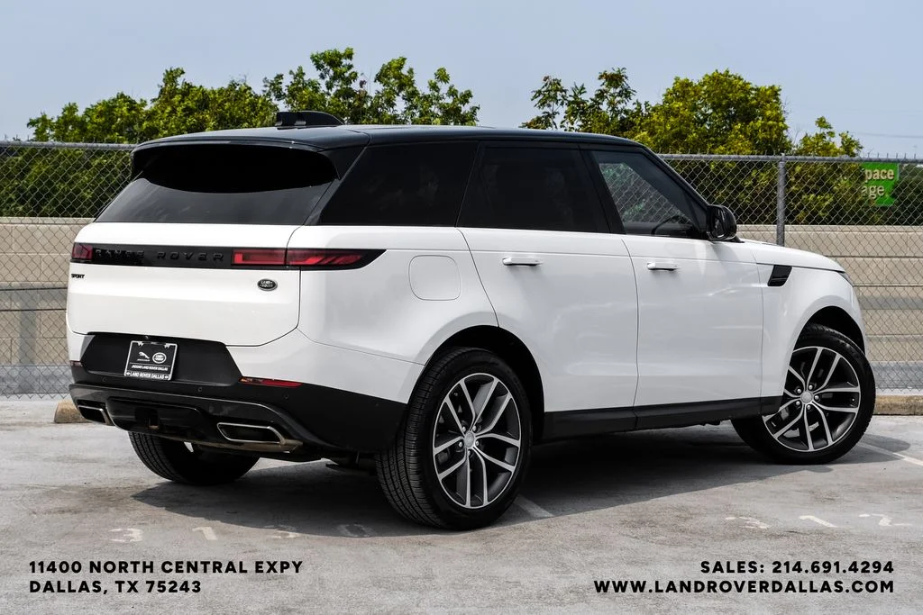 Used 2023 Fuji White Land Rover SE image 8