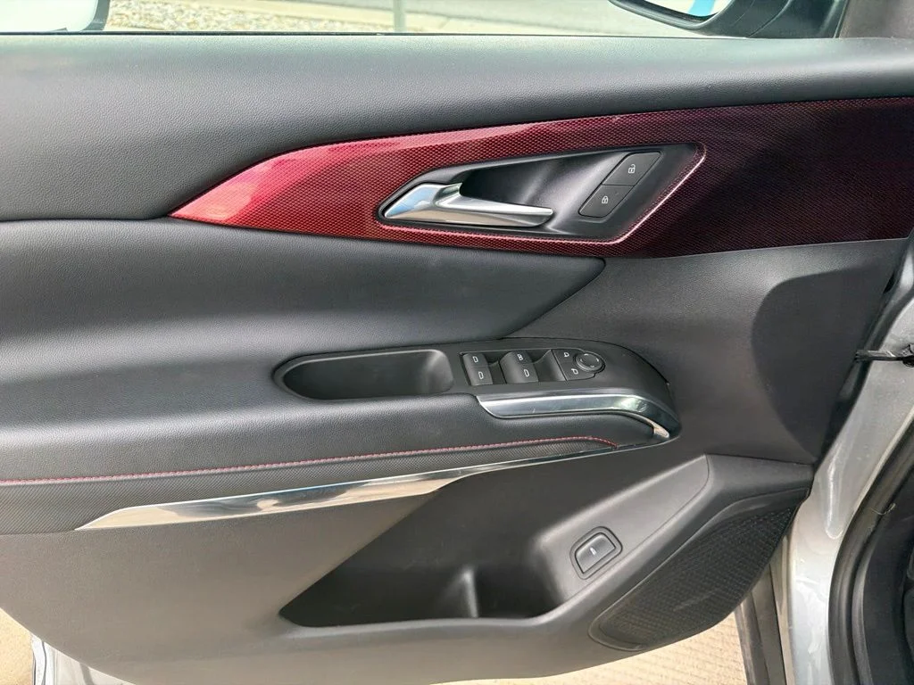 Used 2025 Gray Chevrolet Z71 image 7