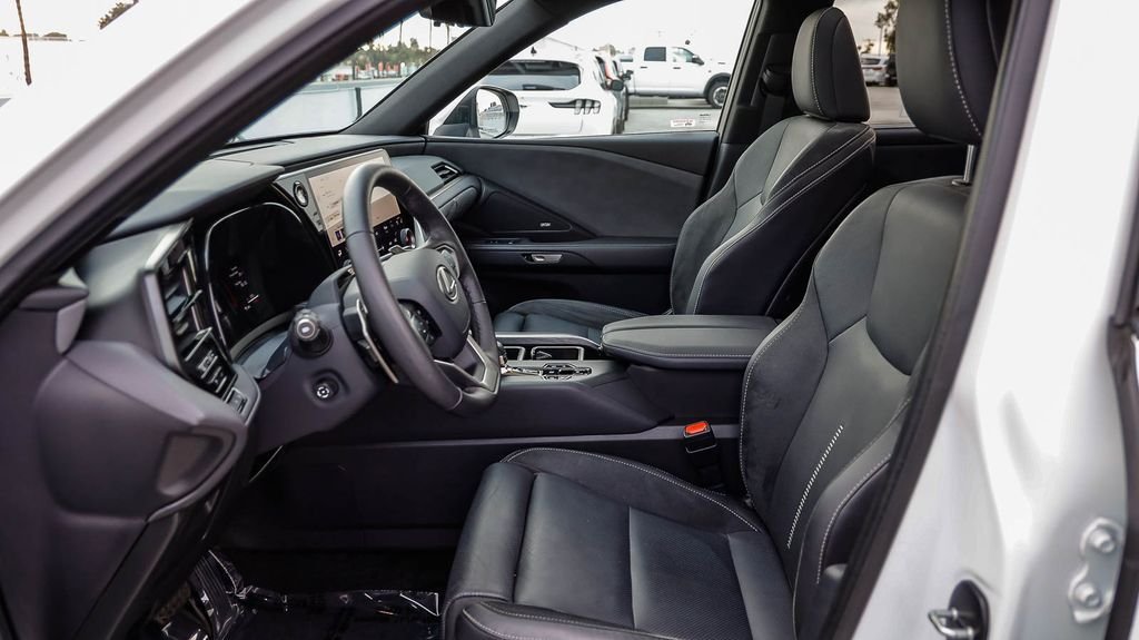 Used 2025 Pearl Lexus 350 Luxury image 22