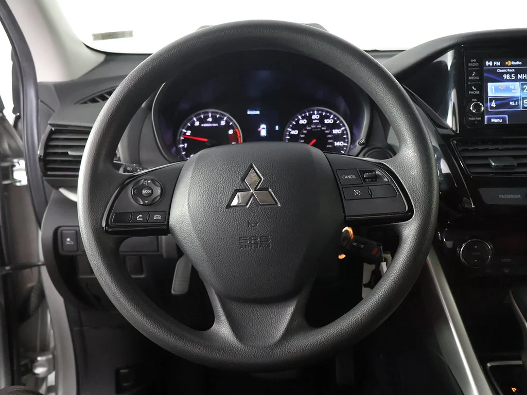 Used 2024 Silver Mitsubishi ES image 33