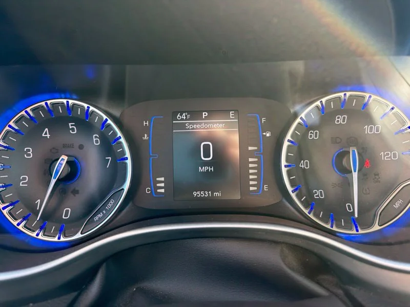 Used 2019 Red Chrysler Touring L image 18
