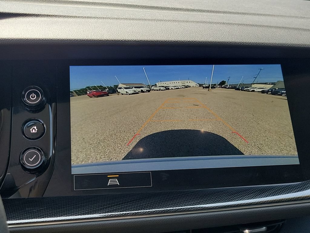 Used 2023 Summit White Buick Essence image 26