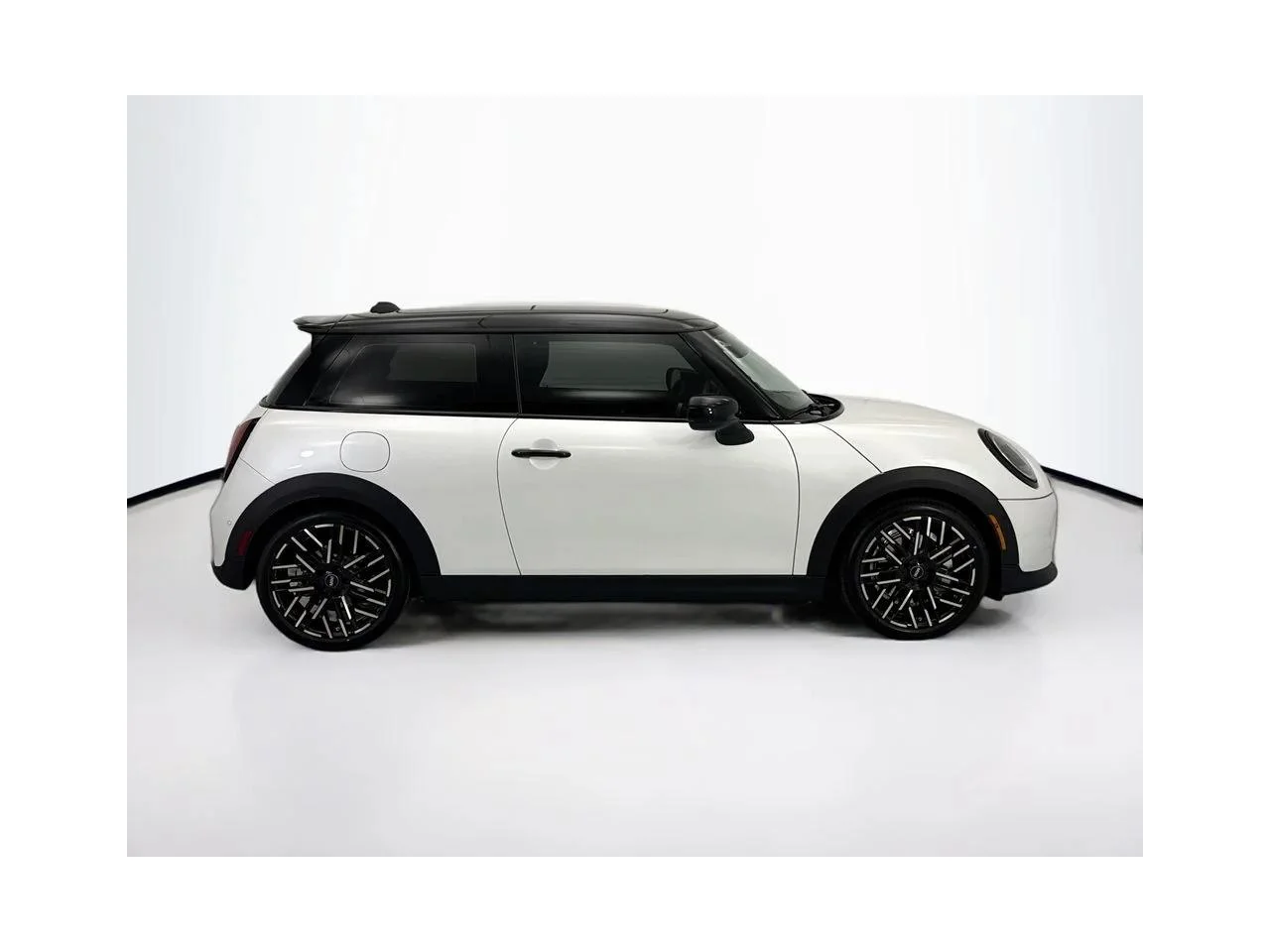 New 2026 Nanuq White Metallic MINI ICONIC image 4