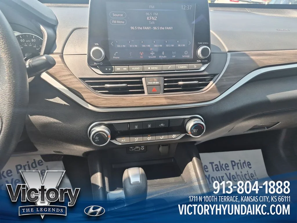 Used 2025 White Nissan 2.5 SV image 17