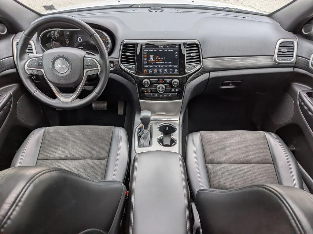 Used 2020 White Jeep Laredo image 23