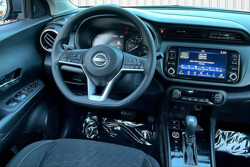 Used 2022 Gray Nissan SV image 8