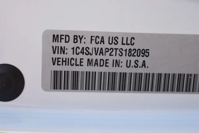 New 2026 Bright White Clear-Coat Exterior Paint Jeep  image 41