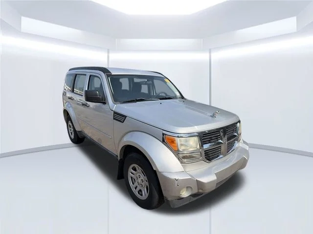 Used 2009 Silver Dodge SE image 3