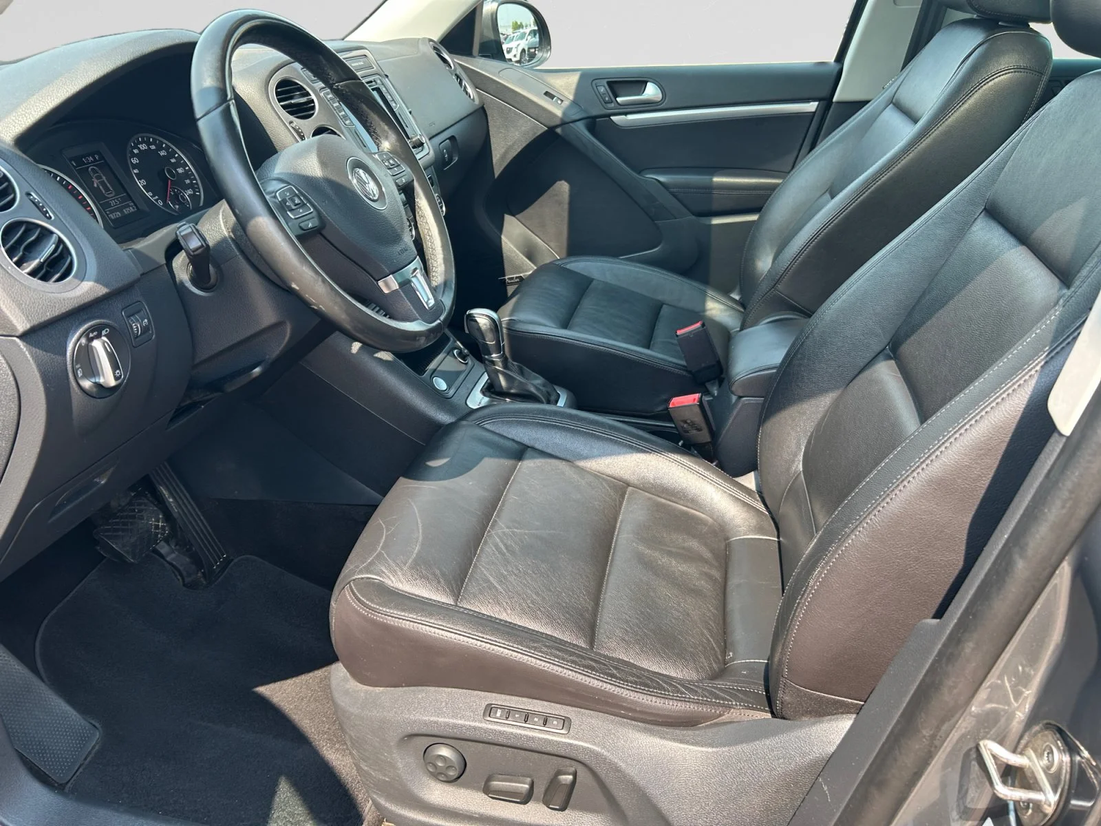 Used 2017 Silver Volkswagen Highline image 13