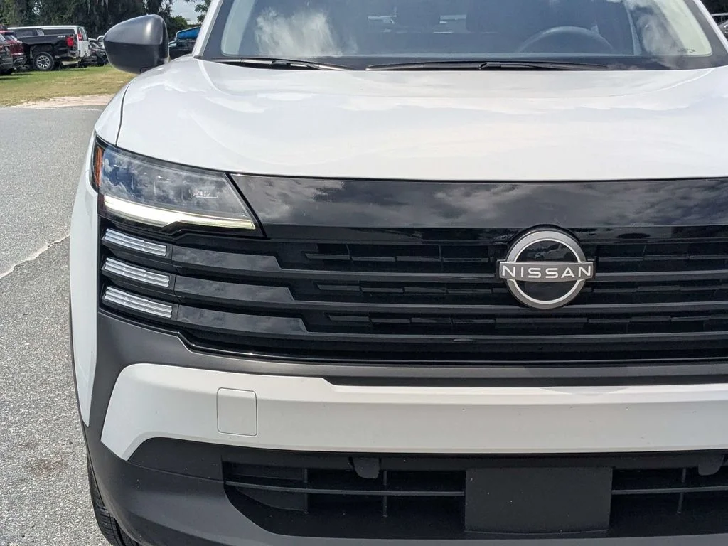 Used 2026 White Nissan S image 9