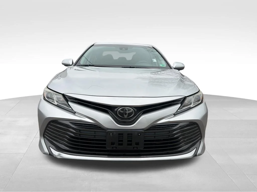 Used 2019 Silver Toyota LE image 9