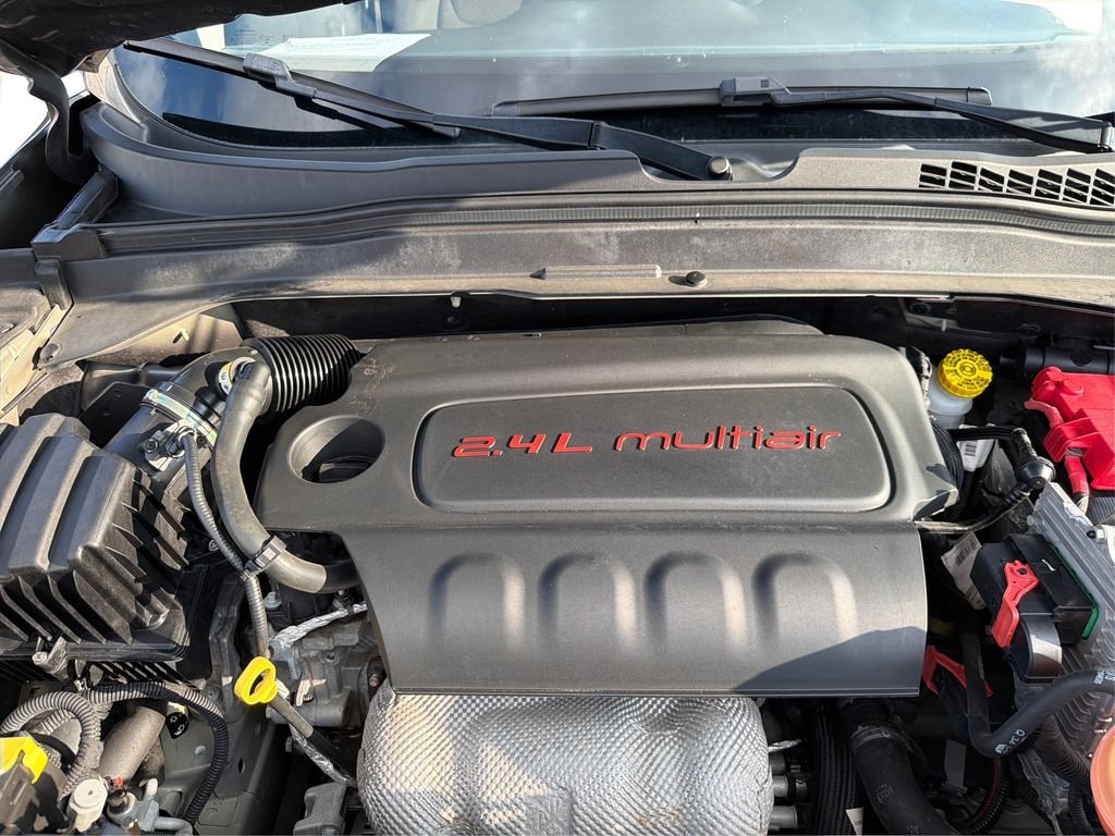 Used 2018 Granite Crystal Metallic Clearcoat Jeep Latitude image 12