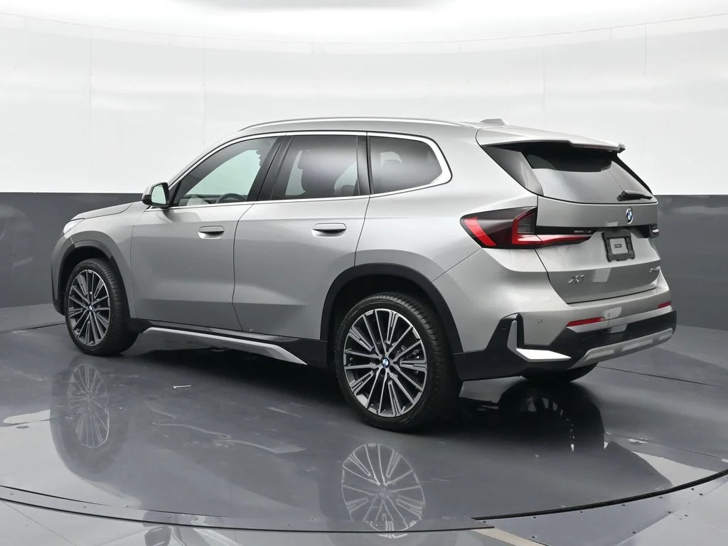 Used 2026 Silver BMW xDrive28i image 3