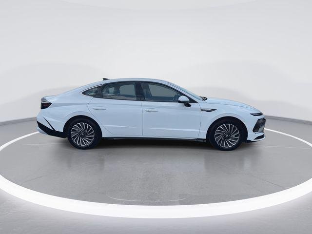 New 2026 White Hyundai SEL image 9