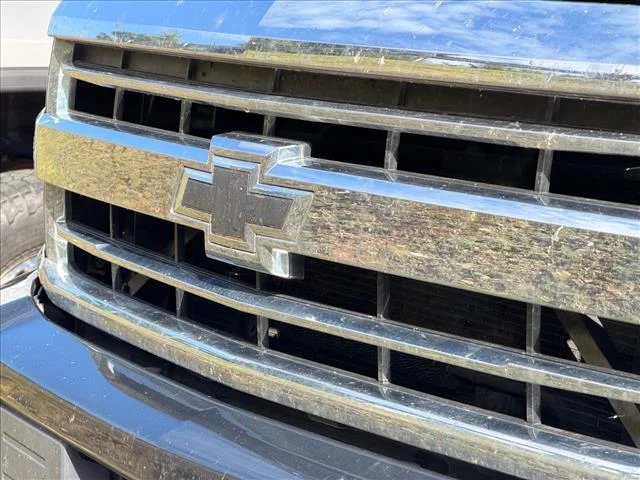 Used 2019 Graphite Metallic Chevrolet High Country image 3