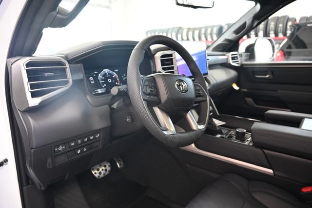 New 2026 Wind Chill Pearl <sup>1</sup> Toyota  Platinum image 26