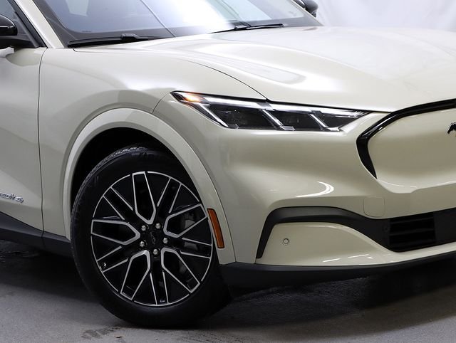 New 2026 Desert Sand Ford Premium image 3