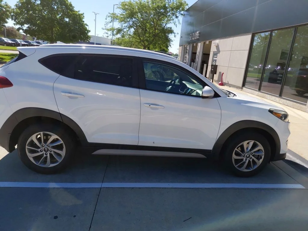 Certified Used 2018 White Hyundai SEL Plus image 4