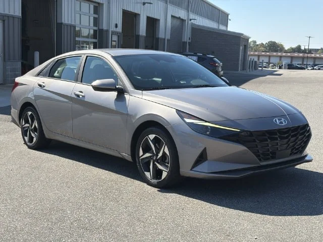 Used 2023 Silver Hyundai SEL image 15