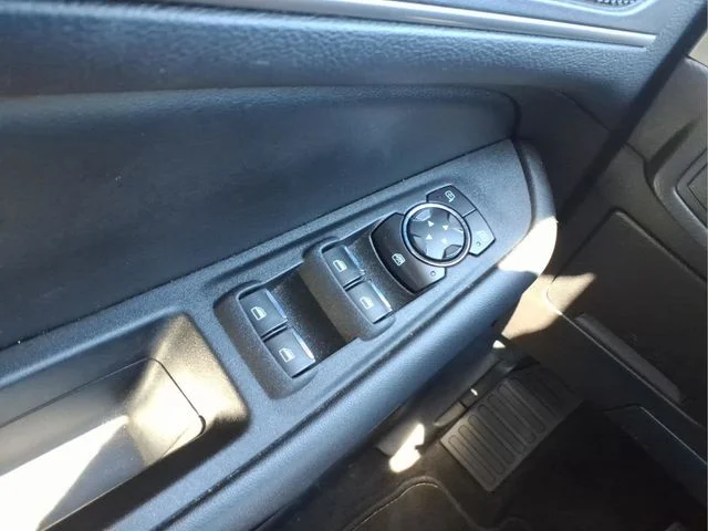Used 2022 Silver Ford SEL image 29