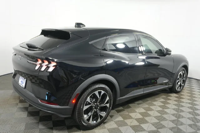 New 2026 Shadow Black Ford Select image 3