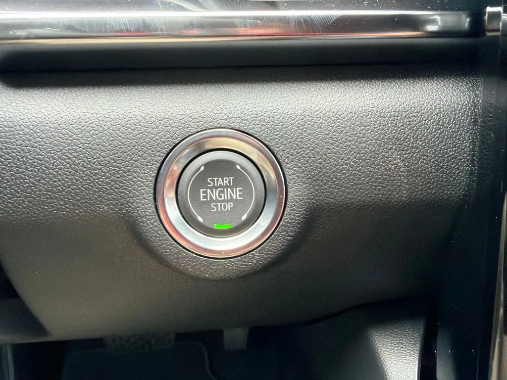 New 2027 Summit White GMC Elevation image 23