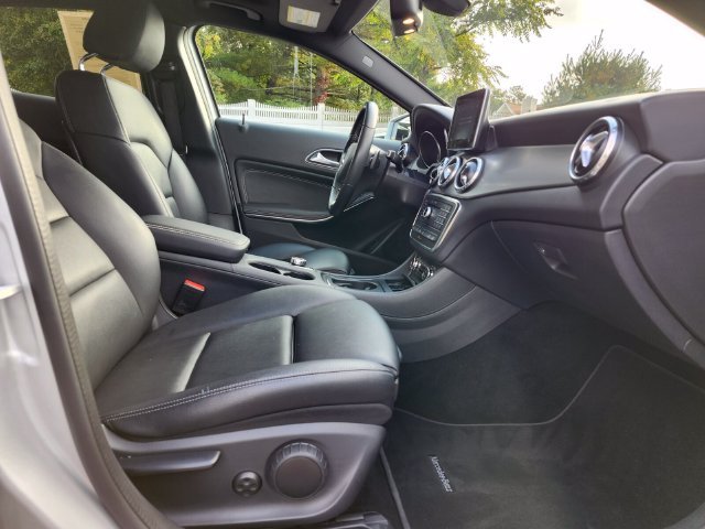 Used 2017 Silver Mercedes-Benz GLA 250 image 12