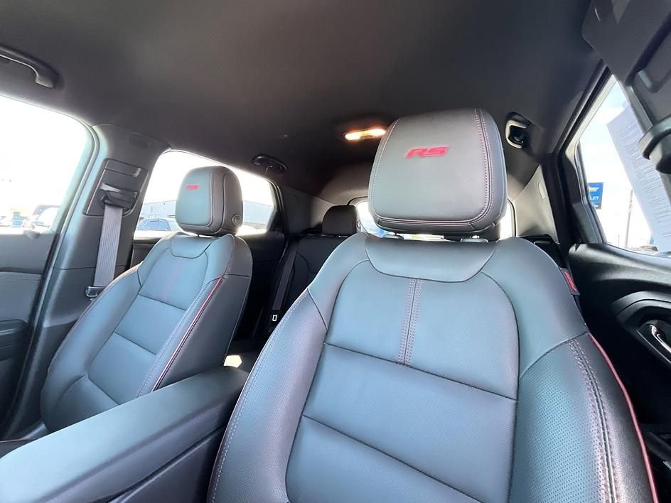 Used 2025 Gray Chevrolet RS image 27