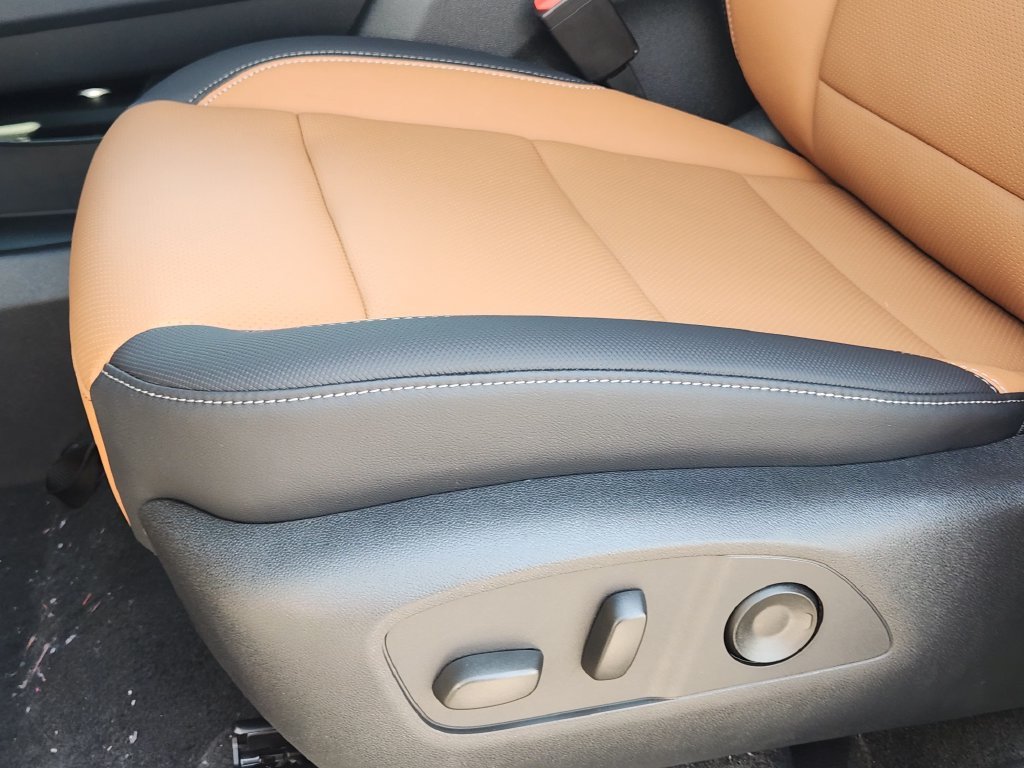 Used 2027 Beige Chevrolet Z71 image 20