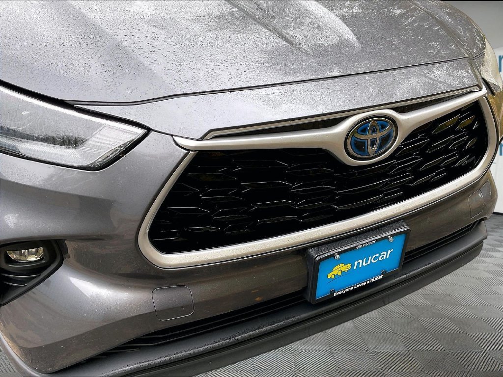Used 2021 Magnetic Gray Metallic Toyota XLE image 33